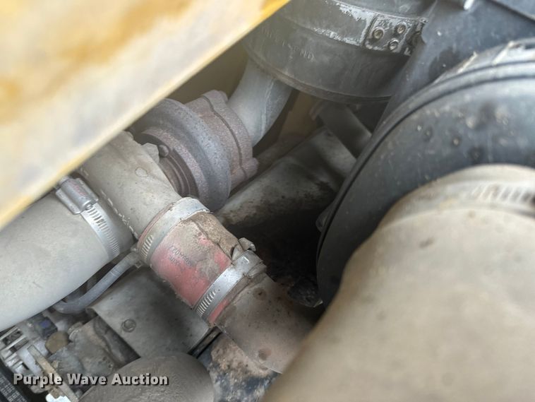 image for item ND9019 2004 Caterpillar  420D backhoe