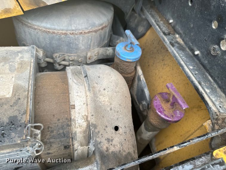 image for item ND9019 2004 Caterpillar  420D backhoe