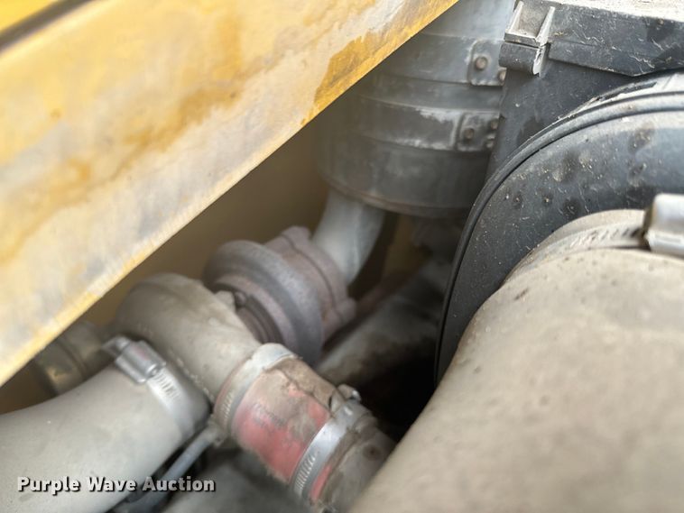 image for item ND9019 2004 Caterpillar  420D backhoe