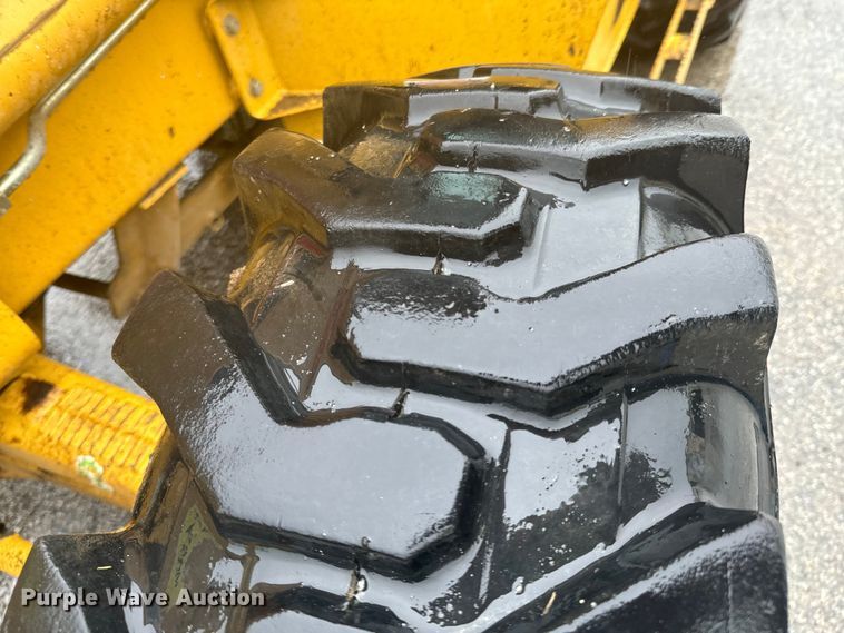image for item ND9019 2004 Caterpillar  420D backhoe