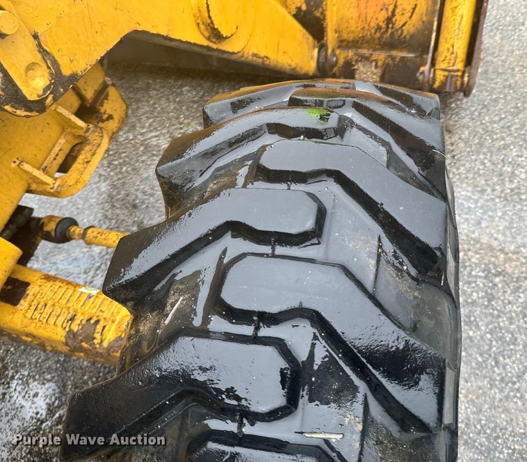 image for item ND9019 2004 Caterpillar  420D backhoe