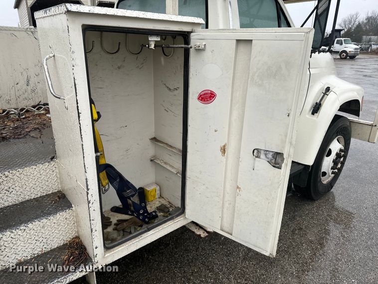 image for item ND9020 1998 Ford F800 bucket truck