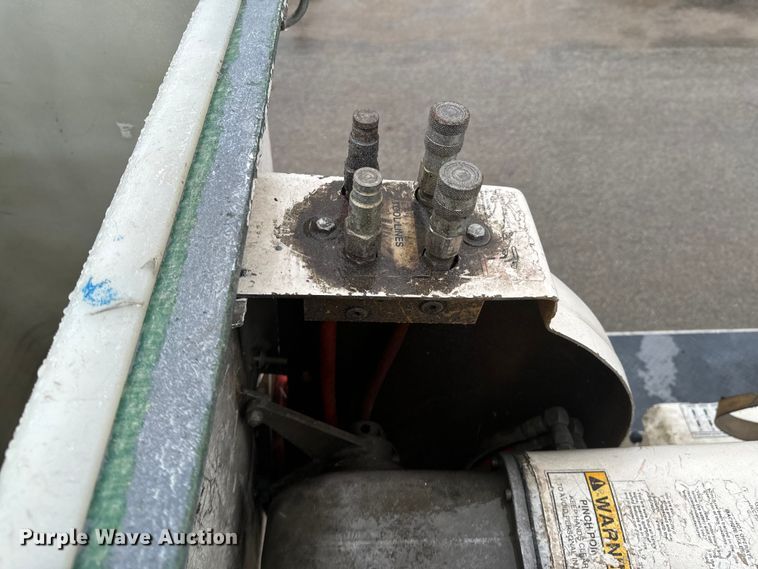 image for item ND9020 1998 Ford F800 bucket truck