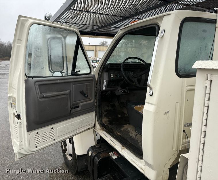 image for item ND9020 1998 Ford F800 bucket truck