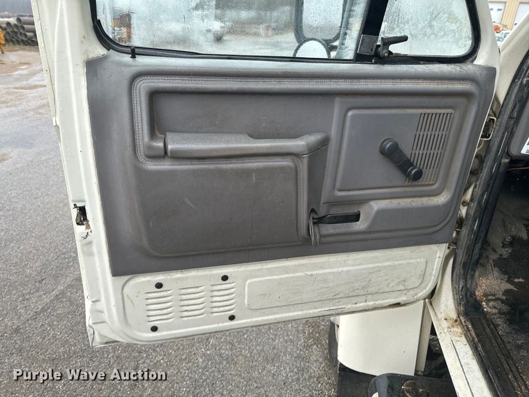 image for item ND9020 1998 Ford F800 bucket truck