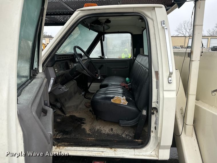 image for item ND9020 1998 Ford F800 bucket truck