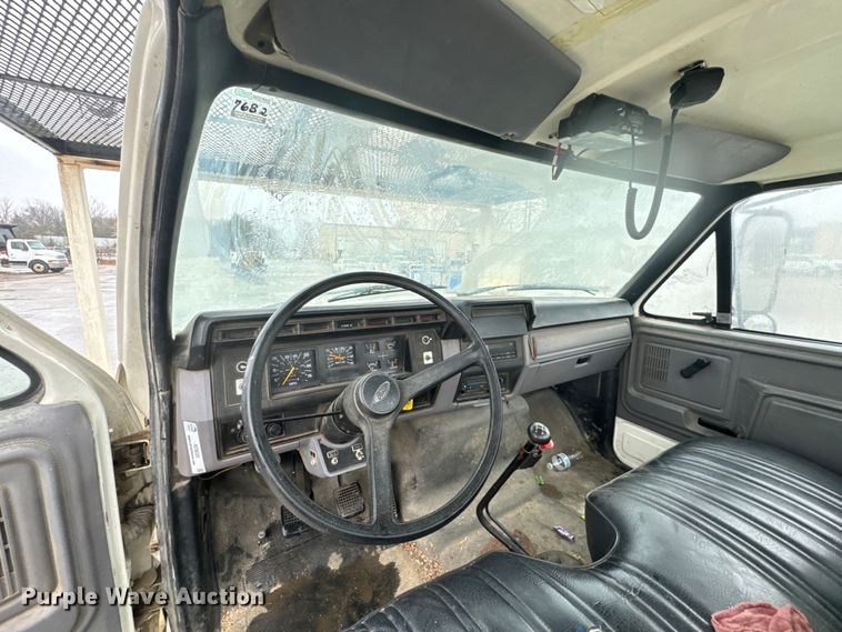 image for item ND9020 1998 Ford F800 bucket truck