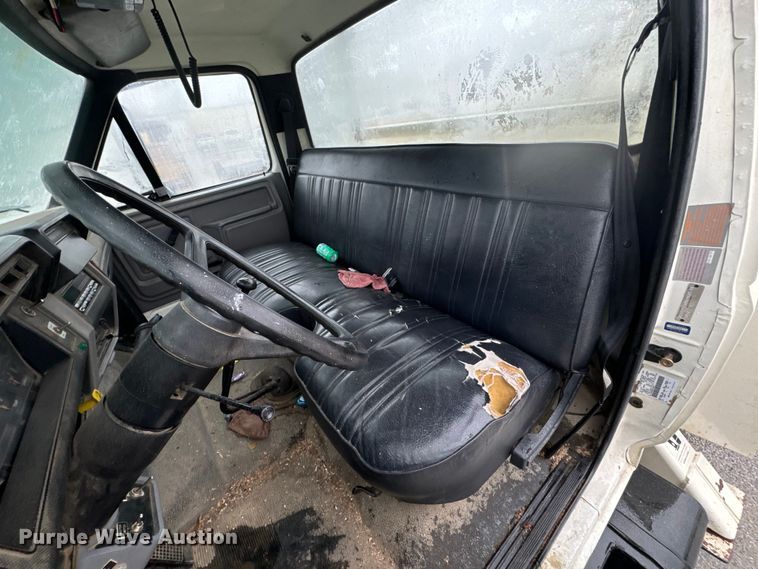 image for item ND9020 1998 Ford F800 bucket truck