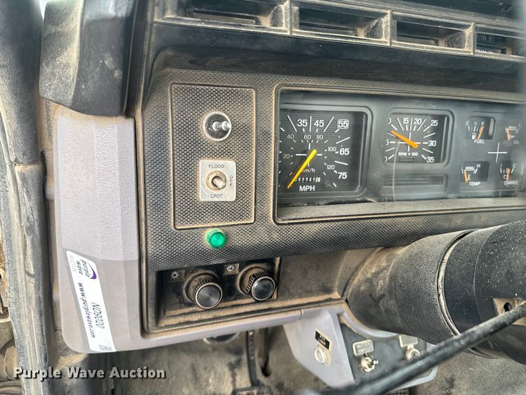 image for item ND9020 1998 Ford F800 bucket truck