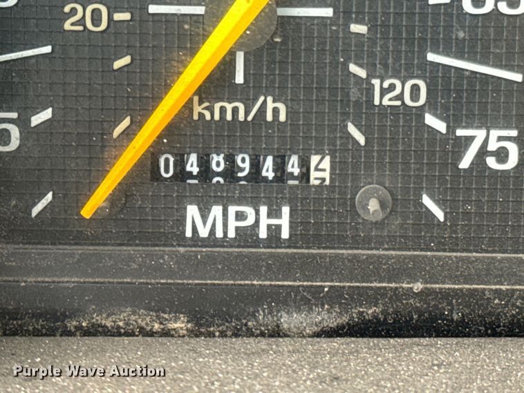 image for item ND9020 1998 Ford F800 bucket truck