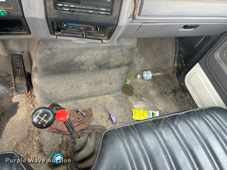 image for item ND9020 1998 Ford F800 bucket truck