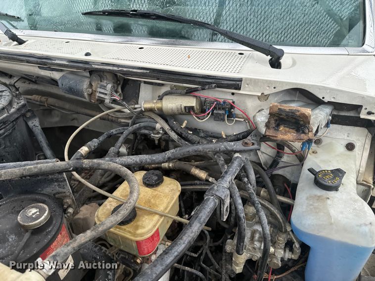 image for item ND9020 1998 Ford F800 bucket truck