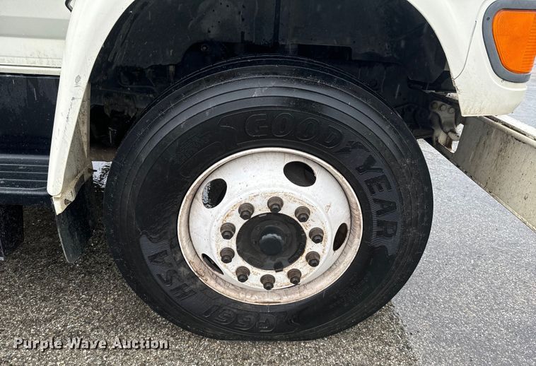 image for item ND9020 1998 Ford F800 bucket truck