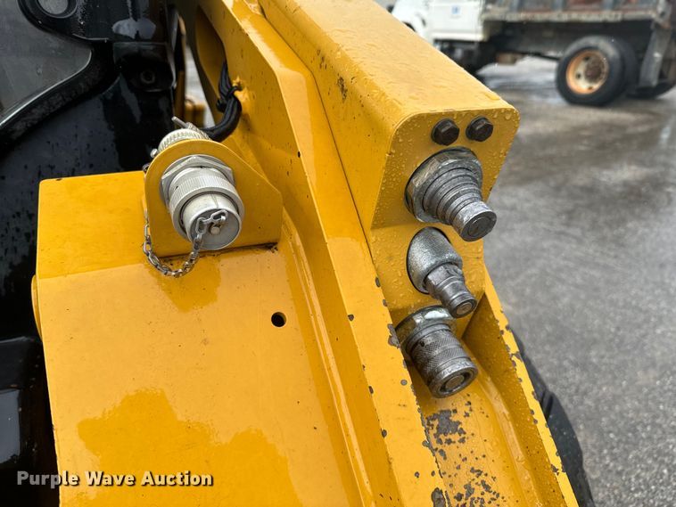 image for item ND9022 2017 Caterpillar 262D skid steer loader