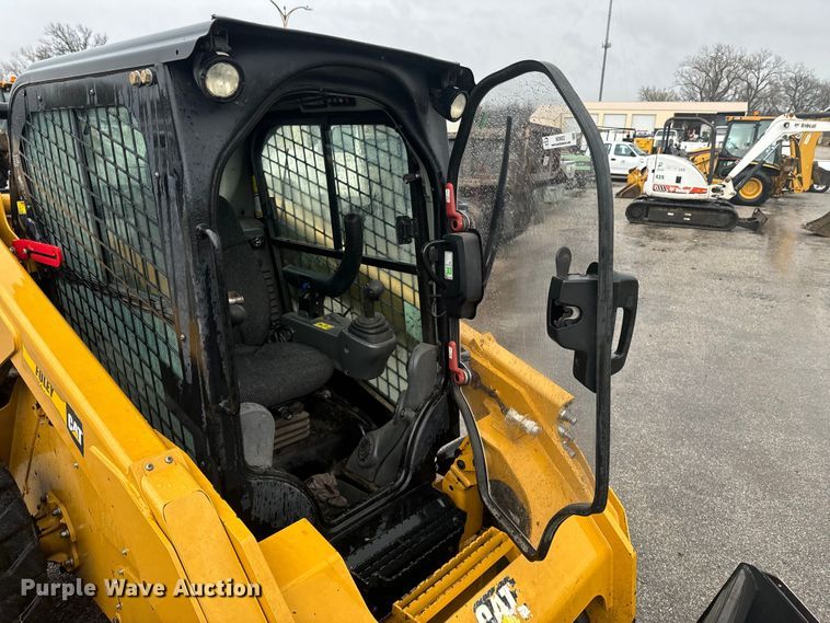 image for item ND9022 2017 Caterpillar 262D skid steer loader