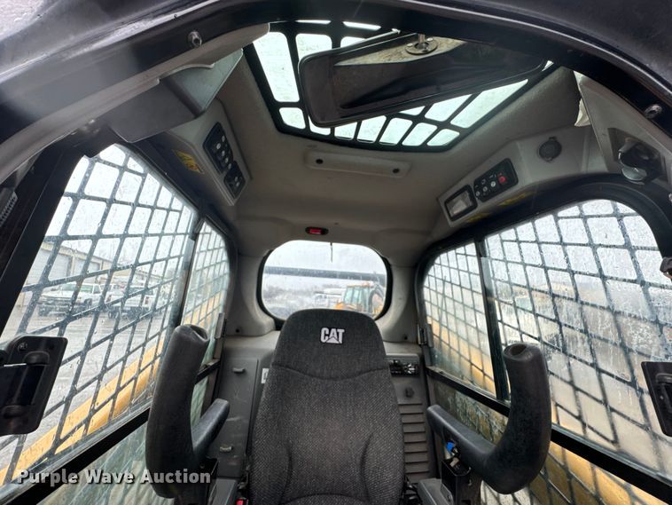 image for item ND9022 2017 Caterpillar 262D skid steer loader