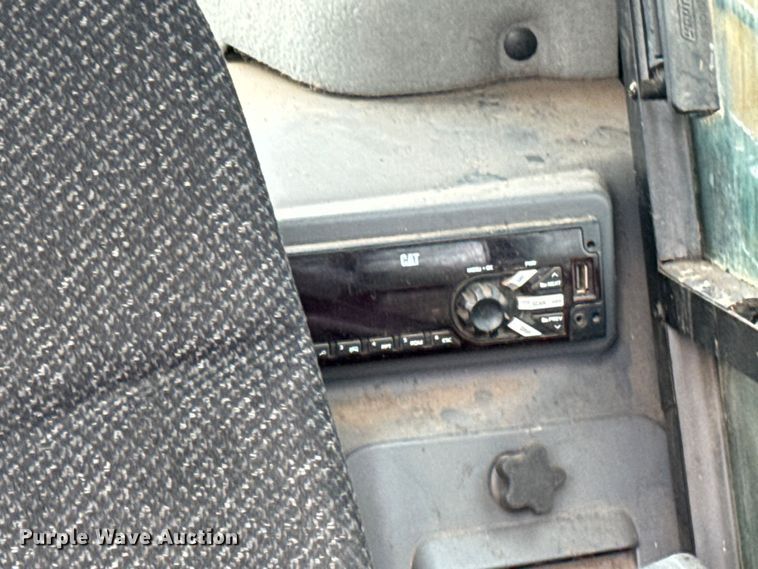 image for item ND9022 2017 Caterpillar 262D skid steer loader