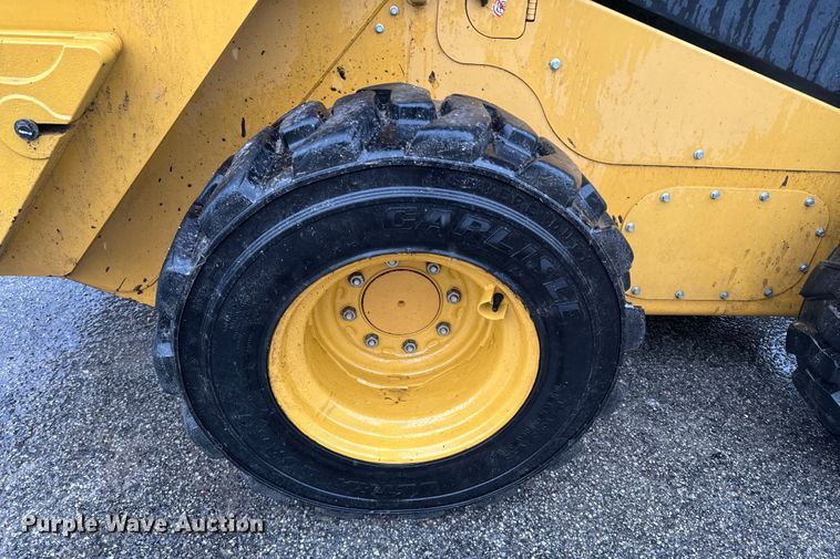 image for item ND9022 2017 Caterpillar 262D skid steer loader