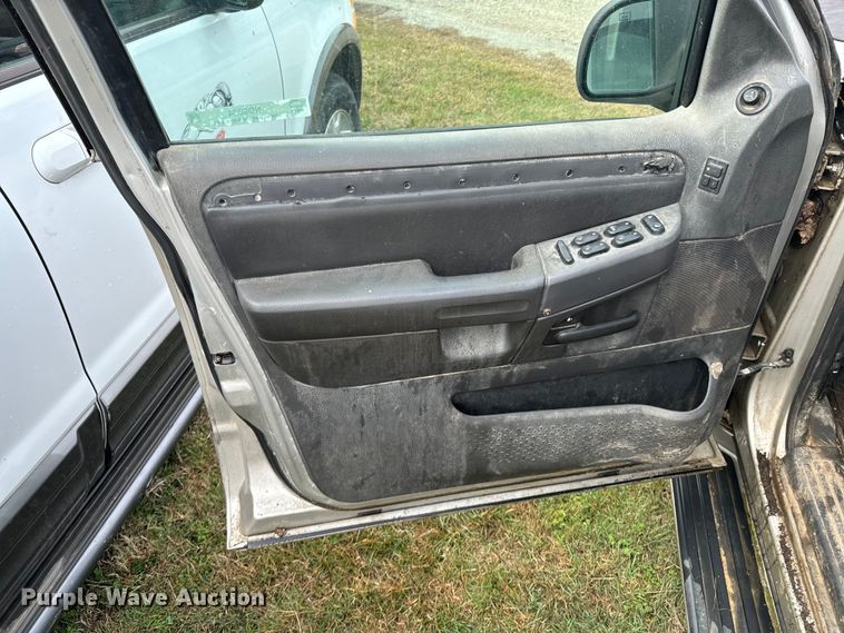 image for item ND9034 2003 Ford Explorer Limited SUV