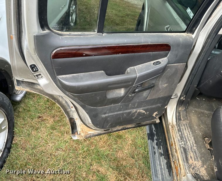 image for item ND9034 2003 Ford Explorer Limited SUV