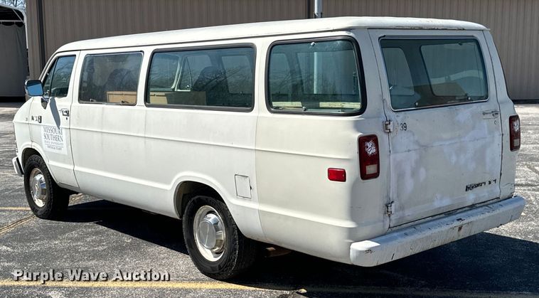 image for item ND9057 1988 Dodge Ram van
