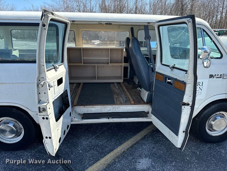 image for item ND9057 1988 Dodge Ram van