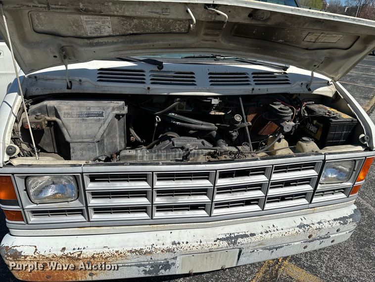 image for item ND9057 1988 Dodge Ram van