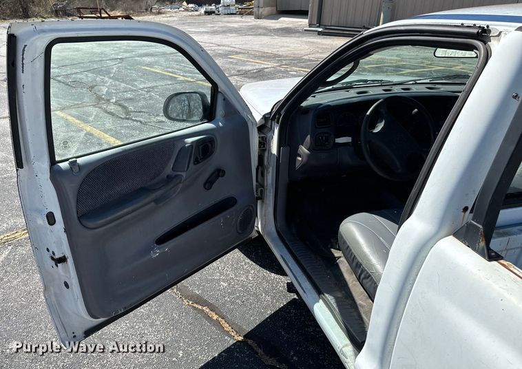 image for item ND9058 2000 Dodge Dakota pickup truck