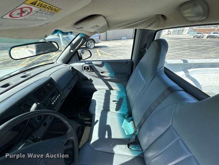 image for item ND9058 2000 Dodge Dakota pickup truck