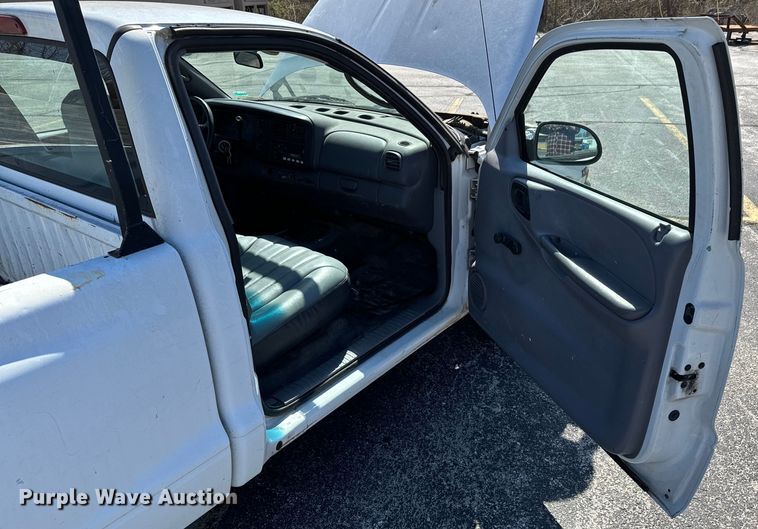 image for item ND9058 2000 Dodge Dakota pickup truck