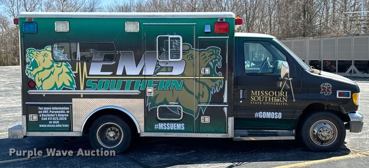 image for item ND9060 1997 Ford E350 ambulance