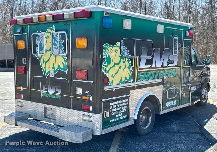 image for item ND9060 1997 Ford E350 ambulance