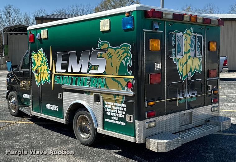 image for item ND9060 1997 Ford E350 ambulance