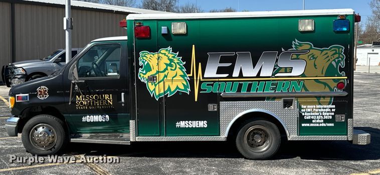 image for item ND9060 1997 Ford E350 ambulance