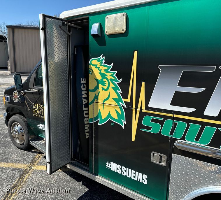 image for item ND9060 1997 Ford E350 ambulance