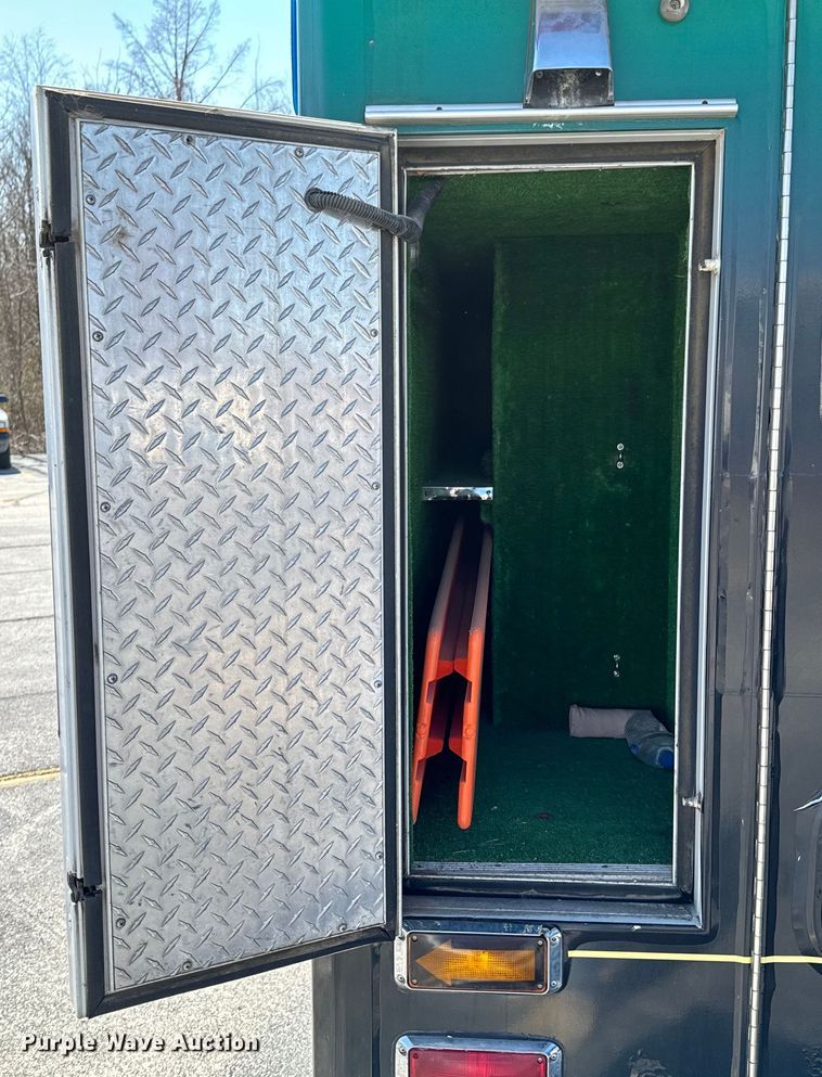 image for item ND9060 1997 Ford E350 ambulance