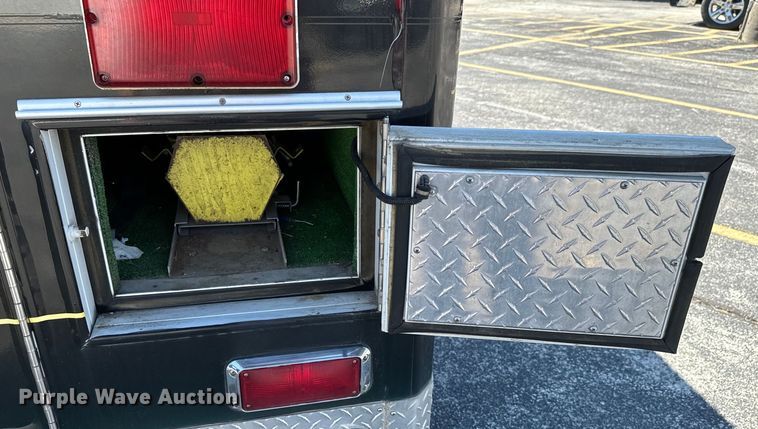 image for item ND9060 1997 Ford E350 ambulance