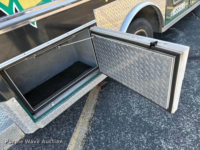 image for item ND9060 1997 Ford E350 ambulance