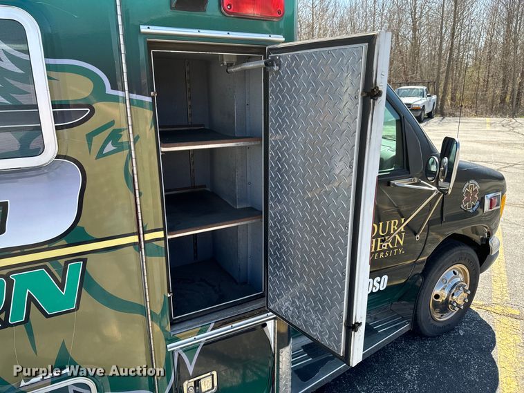 image for item ND9060 1997 Ford E350 ambulance