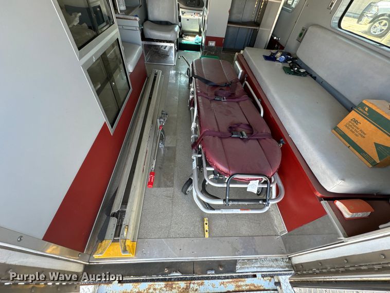 image for item ND9060 1997 Ford E350 ambulance