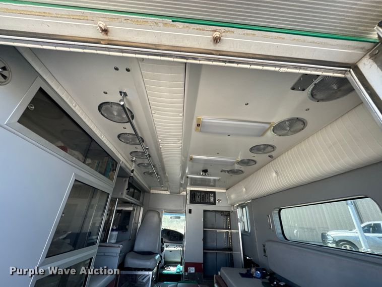 image for item ND9060 1997 Ford E350 ambulance