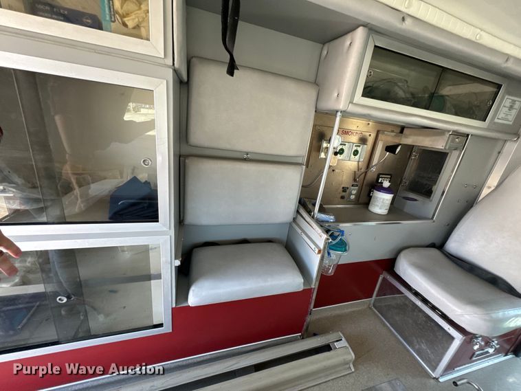 image for item ND9060 1997 Ford E350 ambulance