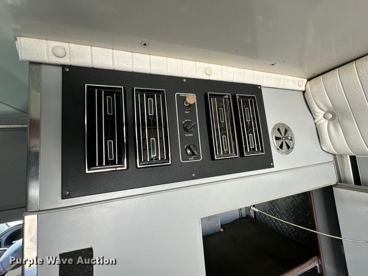 image for item ND9060 1997 Ford E350 ambulance