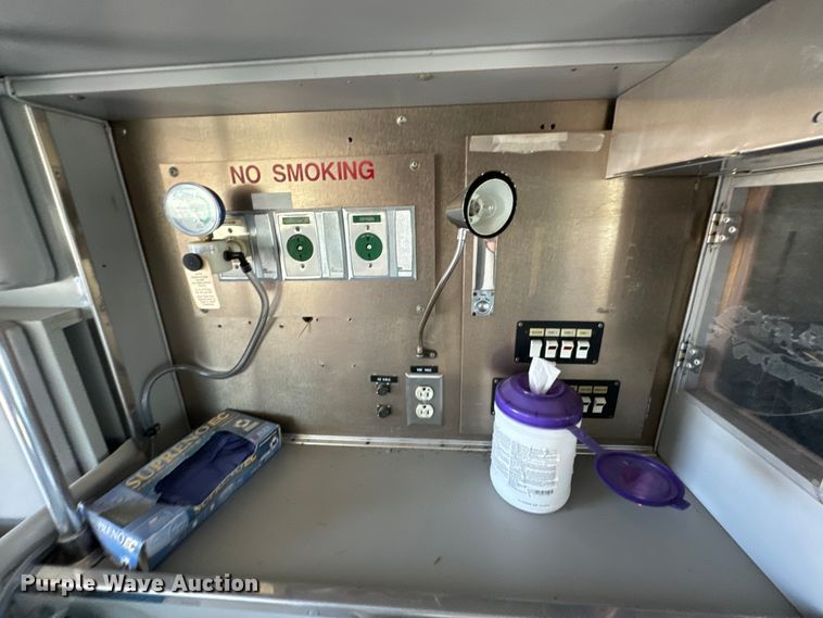 image for item ND9060 1997 Ford E350 ambulance