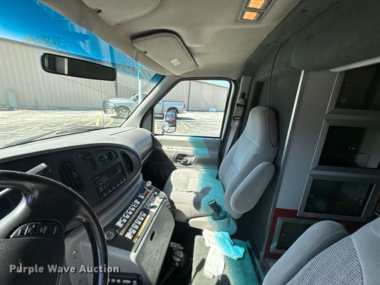 image for item ND9060 1997 Ford E350 ambulance