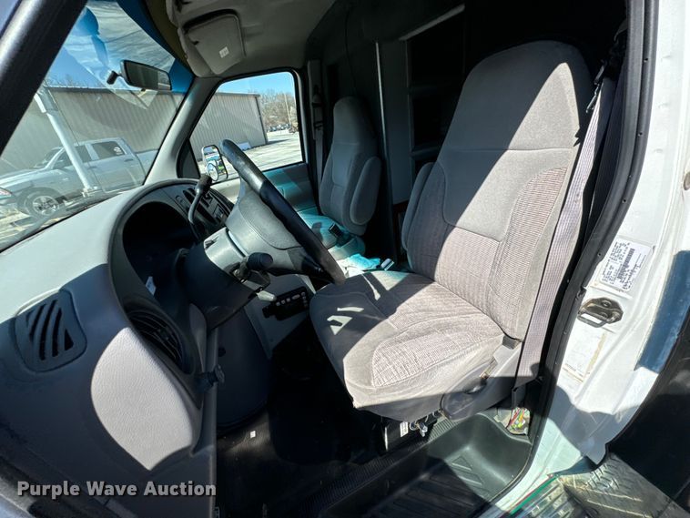 image for item ND9060 1997 Ford E350 ambulance
