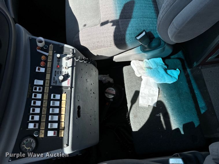 image for item ND9060 1997 Ford E350 ambulance