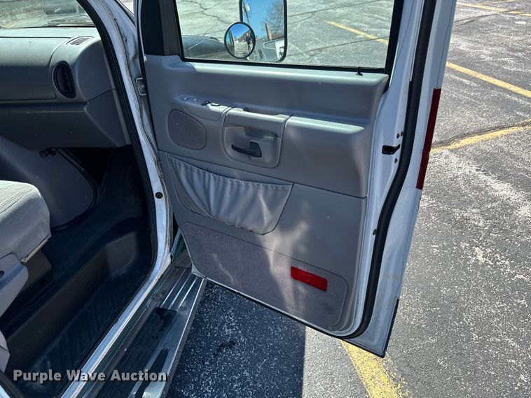 image for item ND9060 1997 Ford E350 ambulance