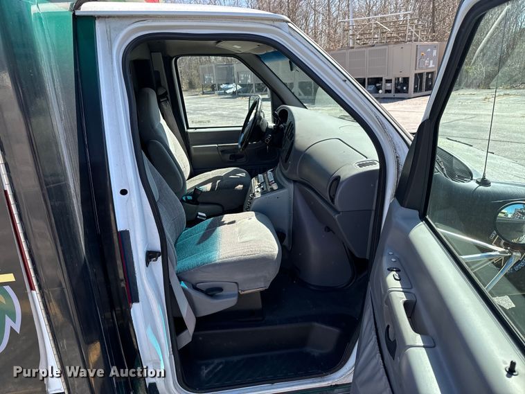 image for item ND9060 1997 Ford E350 ambulance