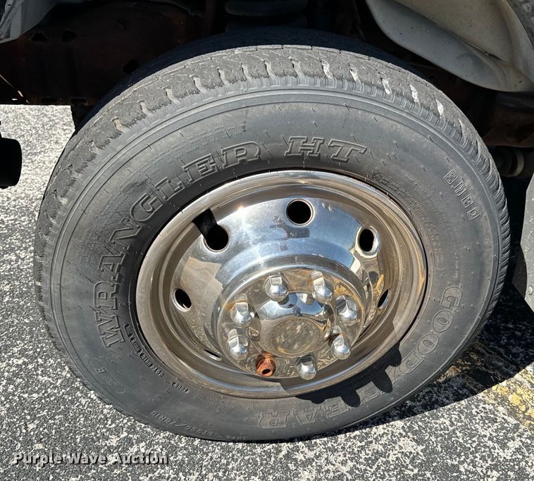 image for item ND9060 1997 Ford E350 ambulance